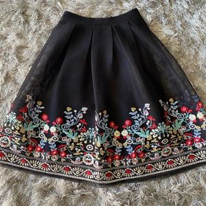 Gianni Bini Embroidered Flare Skirt Size Small